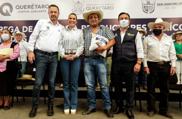 Gobierno de Querétaro entregó apoyos a Productores Agrícolas.