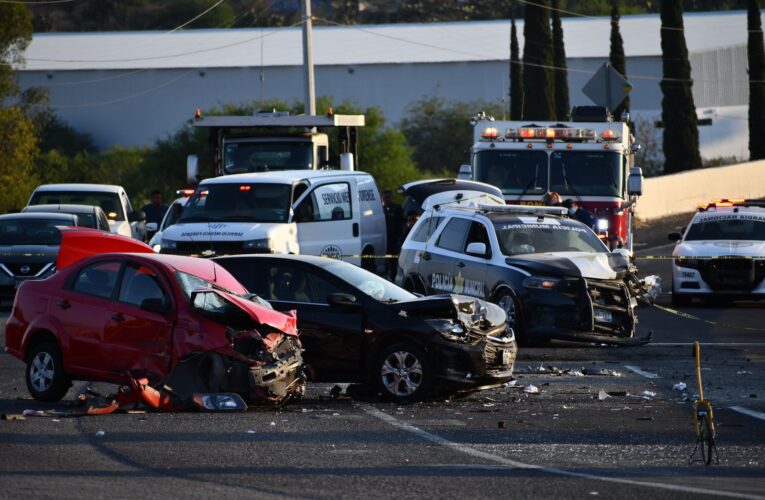 Dan de baja a policía al que robaron su patrulla.