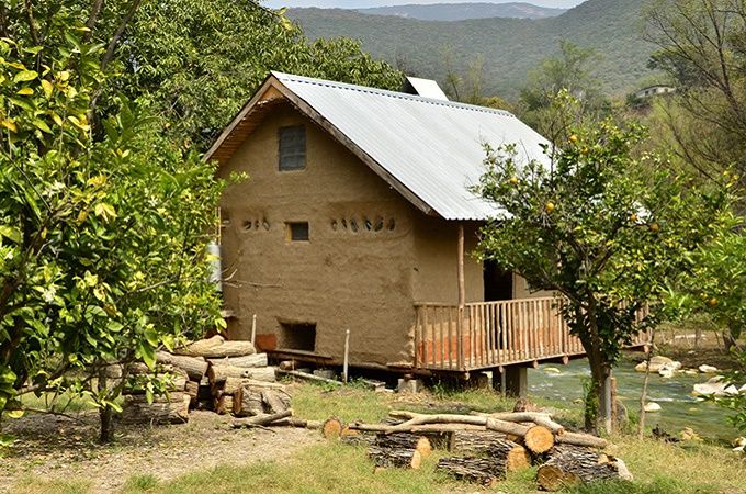 Conoce las cabañas construidas con alternativas sustentable en el estado de Querétaro