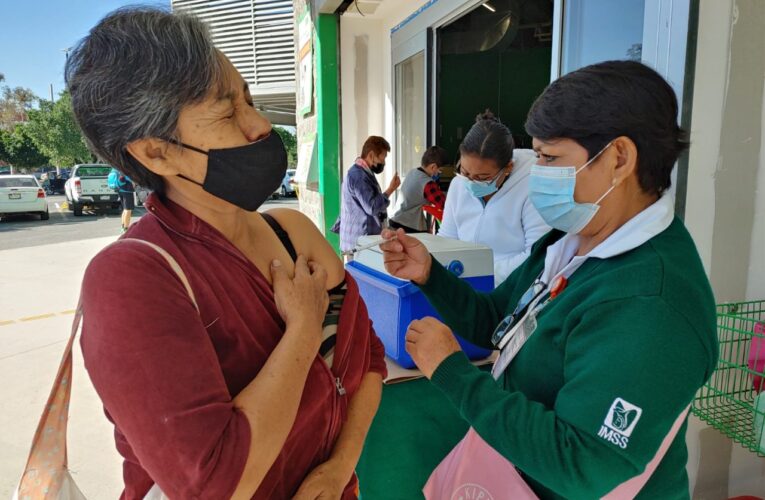 Llaman a adultos mayores a vacunarse contra influenza estacional