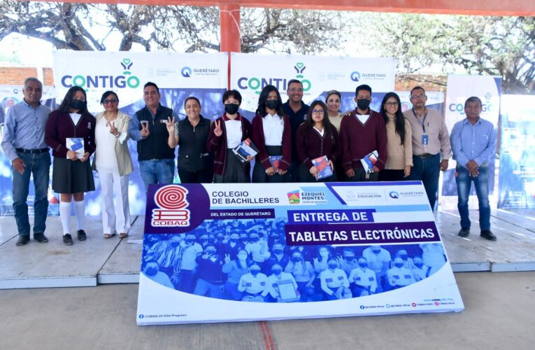 Entregan tabletas electrónicas a planteles COBAQ de Ezequiel Montes