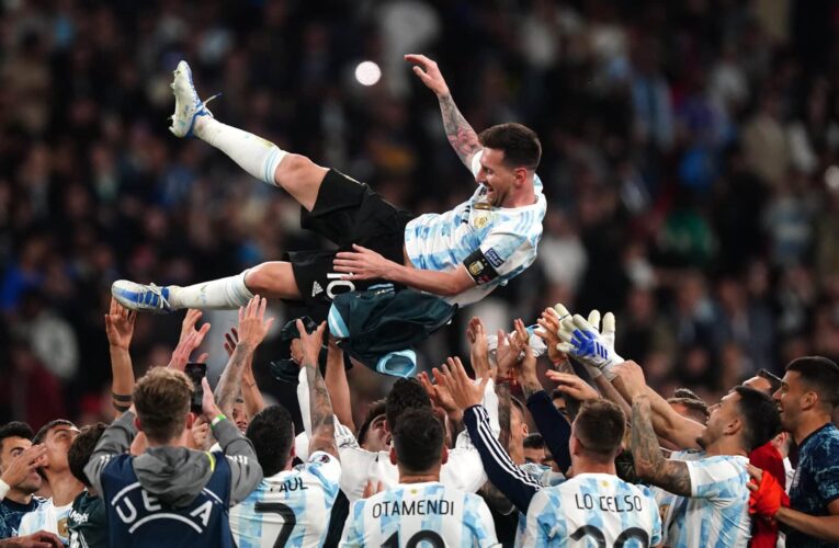 ¡El campeón del mundo! Argentina se lleva el trofeo de Qatar 2022