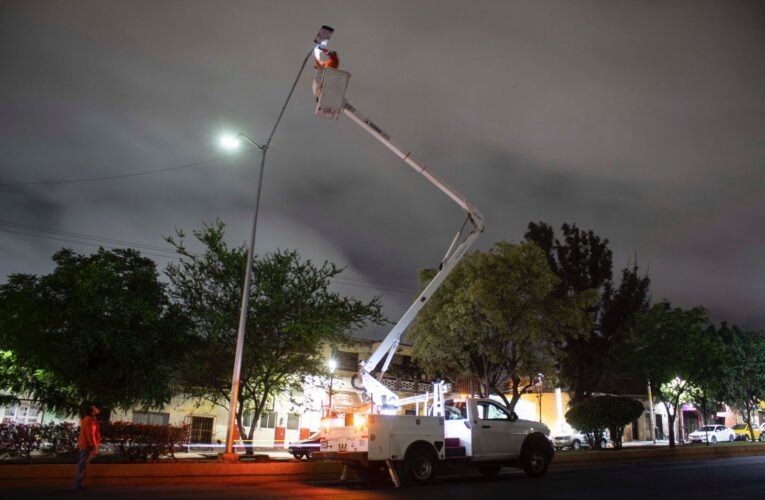 Municipio atiende más de 84 mil luminarias para que ciudadanía transite con seguridad