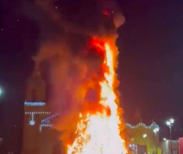 Municipio de Cadereyta presentó denuncia por quema de árbol navideño