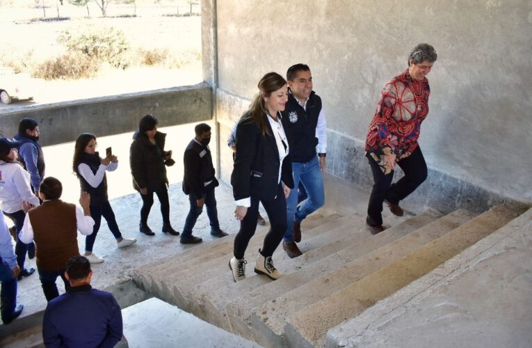 Rectora y alcalde realizan recorrido por obra de nuevo campus Corregidora