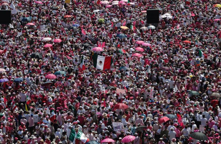 AMLO desestima marcha en defensa del INE