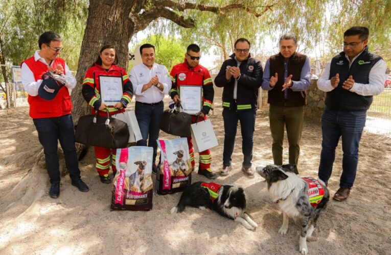 Municipio de Querétaro reconoce a rescatistas de la Cruz Roja por labores en Turquía