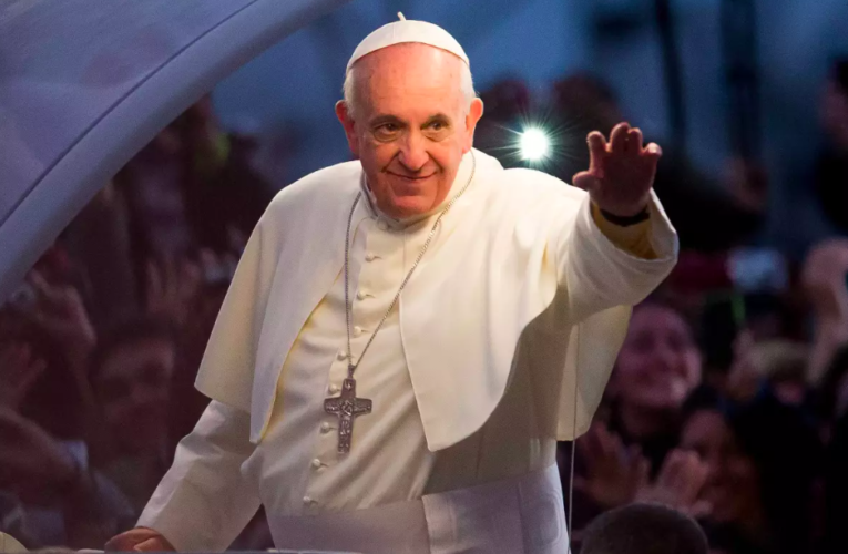 Papa Francisco es hospitalizado de emergencia