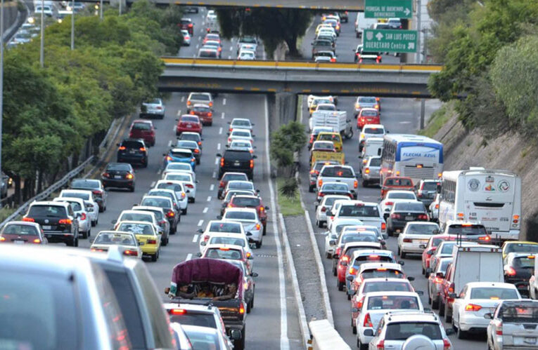 Reportan tráfico intenso por obras de Paseo 5 de Febrero