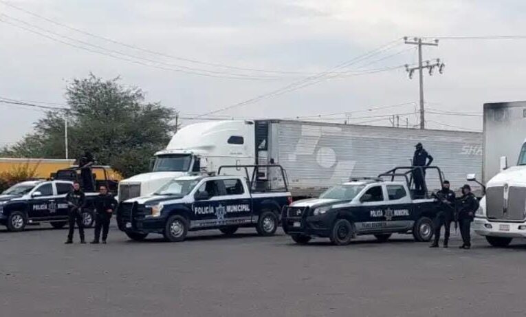 Autoridades detienen a 8 personas en operativo en San Juan del Río