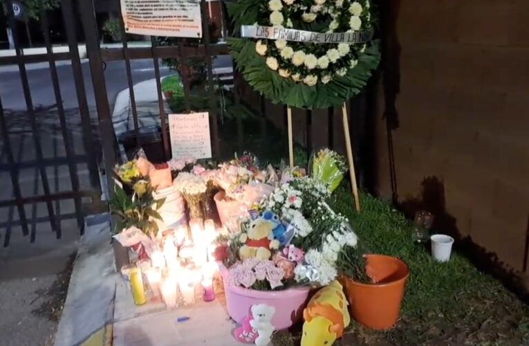 Exigen justicia para Mariana, realizan ofrenda en Puerta Real 