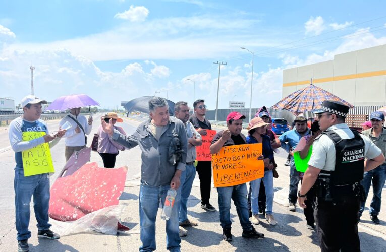 Manifestantes de Pedro Escobedo vuelven a bloquear la México-Querétaro por desalojo de predio