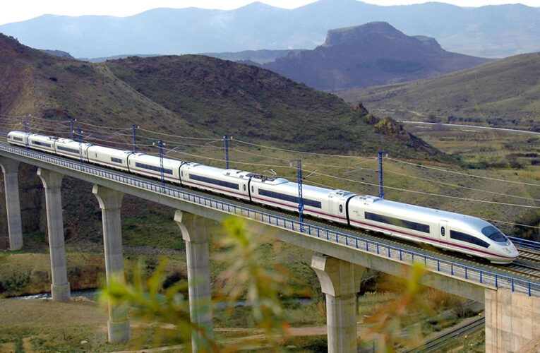 Mauricio Kuri propone Antigua Estación de Ferrocarril para el proyecto del tren México-Querétaro