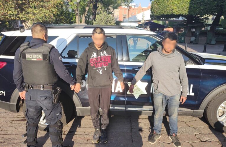 Policías del municipio de Querétaro detuvieron a dos sujetos por robo