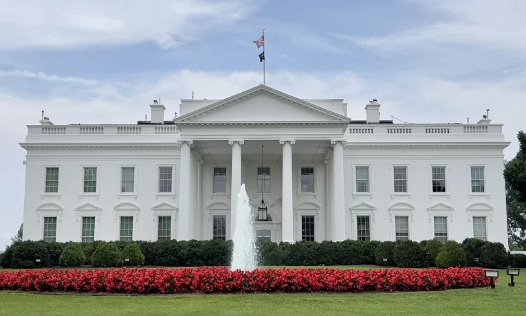 La Casa Blanca fue desalojada tras hallazgo de sustancia que resultó ser cocaína