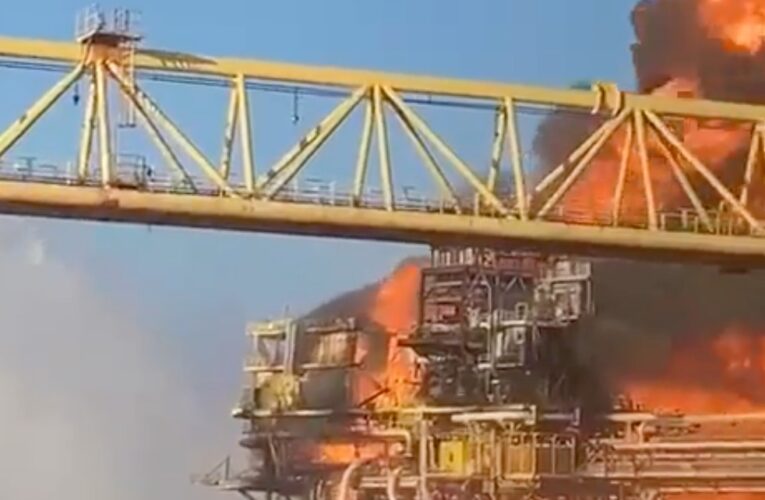 Al menos cuatro personas desaparecieron tras incendio en la plataforma Nohoch-A de Pemex en Campeche