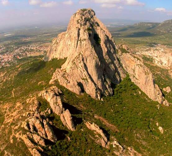 Tesoros Geológicos y Culturales: El Legado de la Peña de Bernal