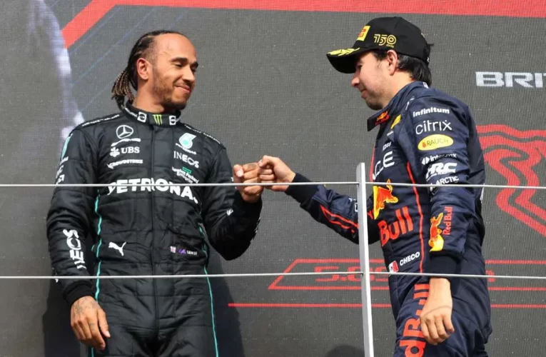 Lewis Hamilton defiende a Checo Pérez tras declaraciones de Helmut Marko