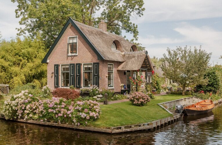 Giethoorn, el pueblo conocido como la Venecia holandesa