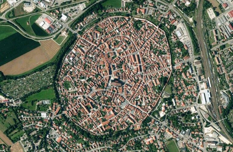 Nördlingen, la ciudad alemana que está construida sobre miles de diamantes