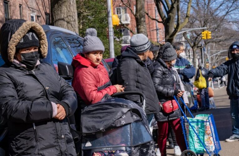 Alcalde de Nueva York advierte sobre la inmigración masiva que amenaza a la ciudad