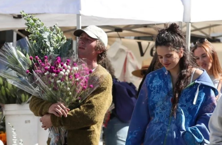 Rosalía y Jeremy Allen White son vistos juntos en Los Ángeles