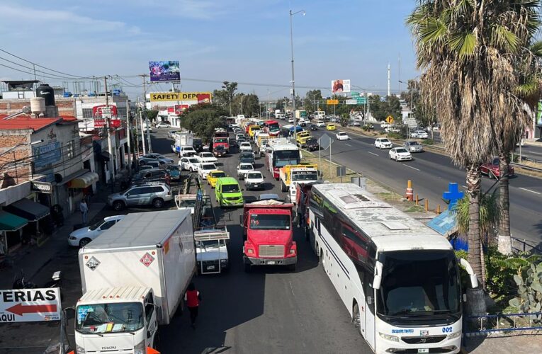 AMOTAC protesta en Querétaro por inseguridad en carreteras