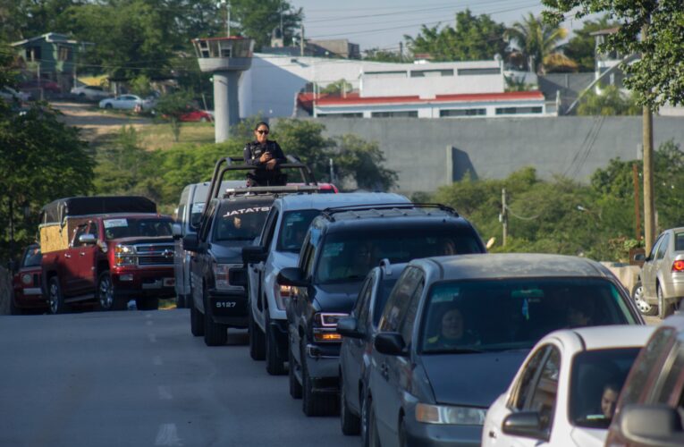 Jalpan recibe más de mil 500 vehículos en caravana del migrante