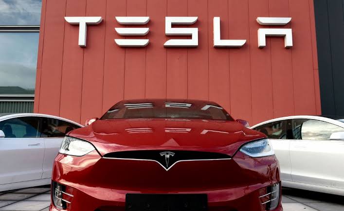 Tesla llama a revisión más de 120 mil vehículos en EE. UU.