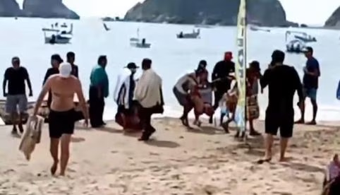 Mujer pierde la vida en  playa de Jalisco tras ataque de tiburón