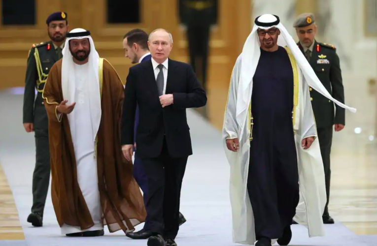 Vladimir Putin realiza inusual visita a los Emiratos Árabes