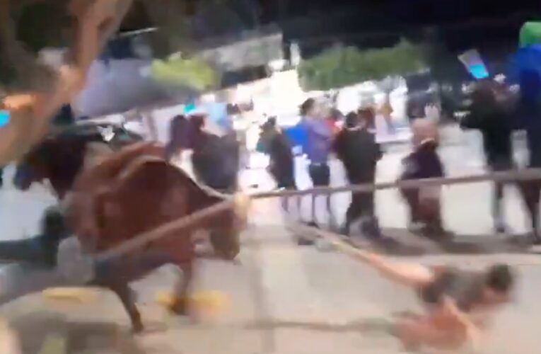 VIDEO: Caballo arrastra a menor en pleno Festival de la Alegría en Pedro Escobedo