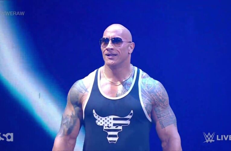 The Rock firma triunfan regreso a WWE con advertencia a Roman Reings