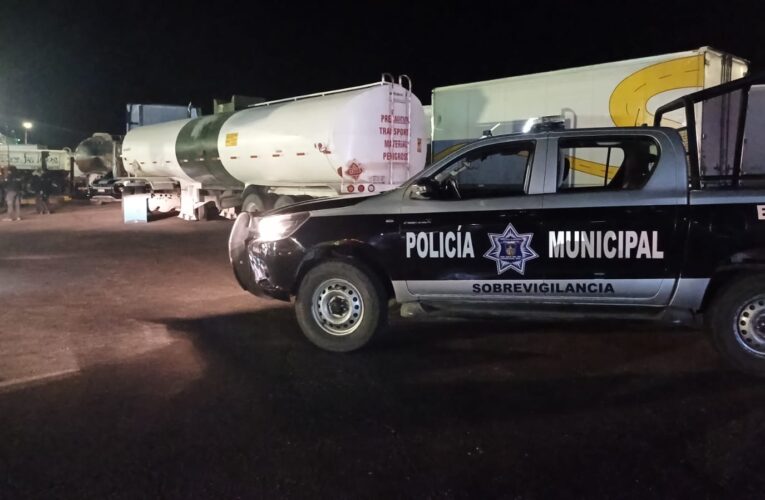 Elementos de la SSPM SJR aseguran pipa con hidrocarburo que provenía de Hidalgo