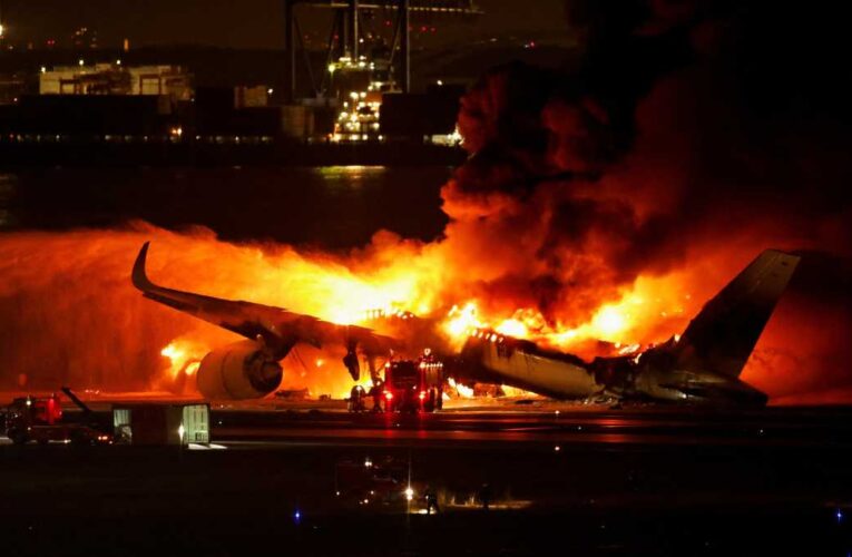 Avión de Japan Airlines, con 379 personas a bordo, se incendió tras chocar con aeronave de Guardia Costera.