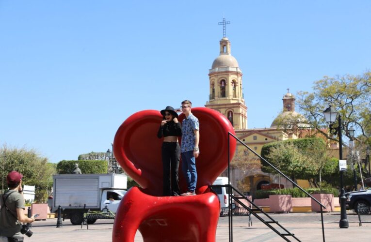 Ocho esculturas de corazón adornan puntos principales del Centro Histórico de Querétaro