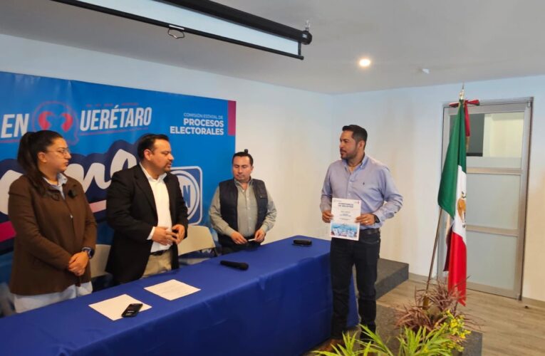 Se registra como precandidato a alcalde municipal de Tolimán César Alcántara de Santiago