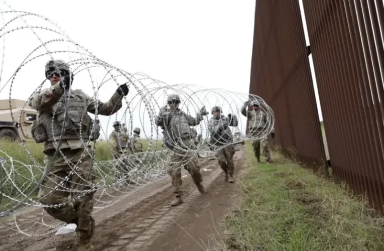 AMLO critica campamento militar en frontera de Texas como ‘politiquería’