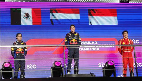 Red Bull domina en Arabia Saudita: Verstappen gana, Pérez en segundo lugar
