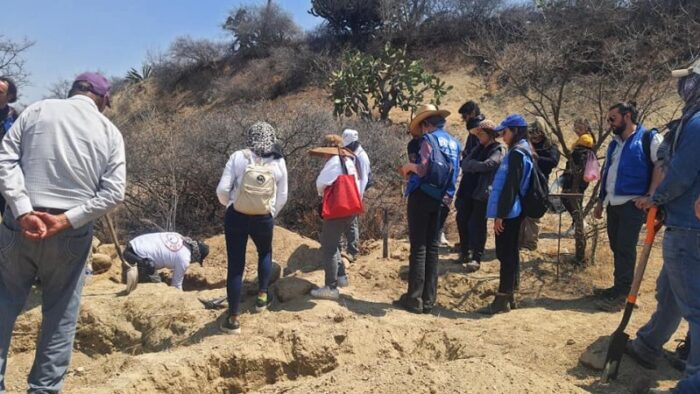 Encuentran Madres Buscadoras, fosa clandestina en San Juan del Río 