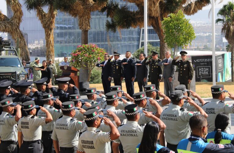 Encabeza Luis Nava ceremonia de izamiento de bandera en Centro Cívico