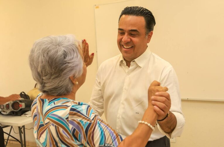 Visita Luis Nava casa del Adulto Mayor en Cayetano Rubio