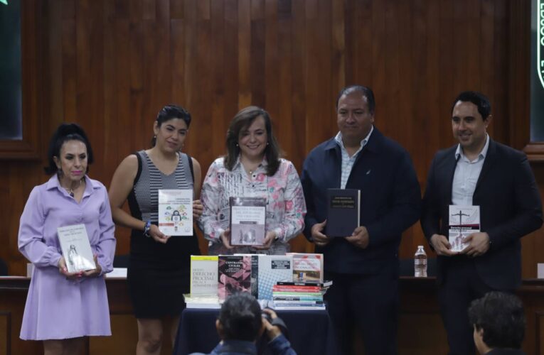 Dona Querétaro lote de libros a la Facultad de Derecho 