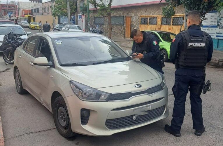 Sale libre de fiscalía en Querétaro y se roba un auto del estacionamiento