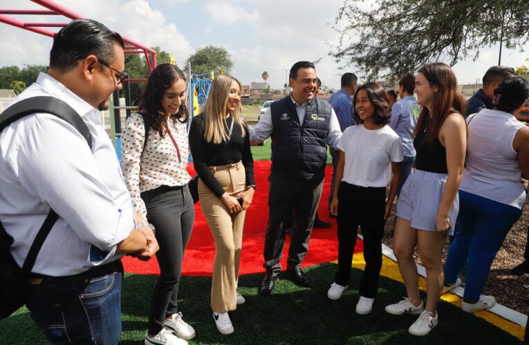 Entrega Luis Nava nuevo parque de la colonia La Huerta 