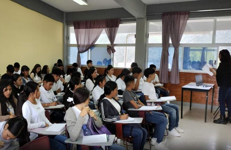 Inician estudiantes de Cecyteq cursos de inducción.