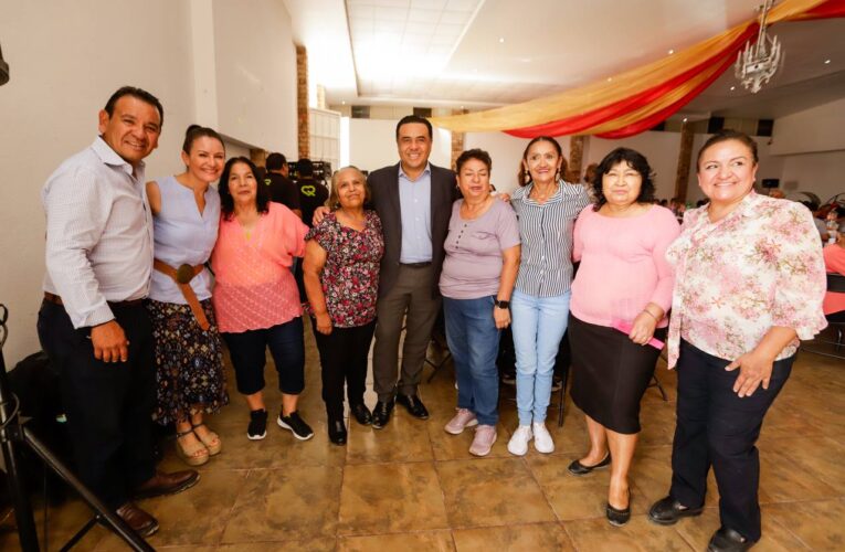 Luis Nava se reúne con líderes comunitarios 