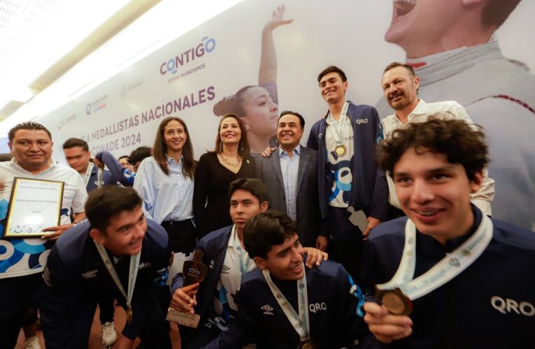 Asiste Luis Nava a inauguración de Centro de Salud y a homenaje a medallistas queretanos