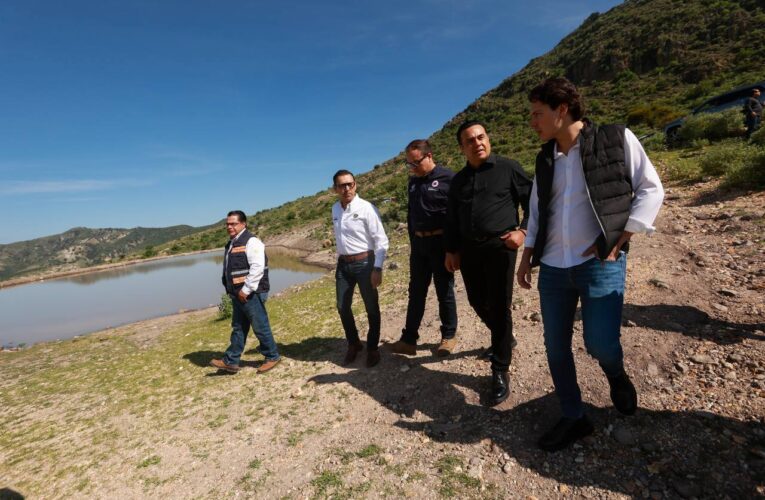 Supervisa Luis Nava trabajos de rehabilitación de bordos en zona rural