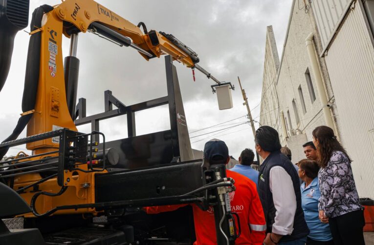 Luis Nava agradece a personal del Departamento de Alumbrado Público su dedicación por Querétaro